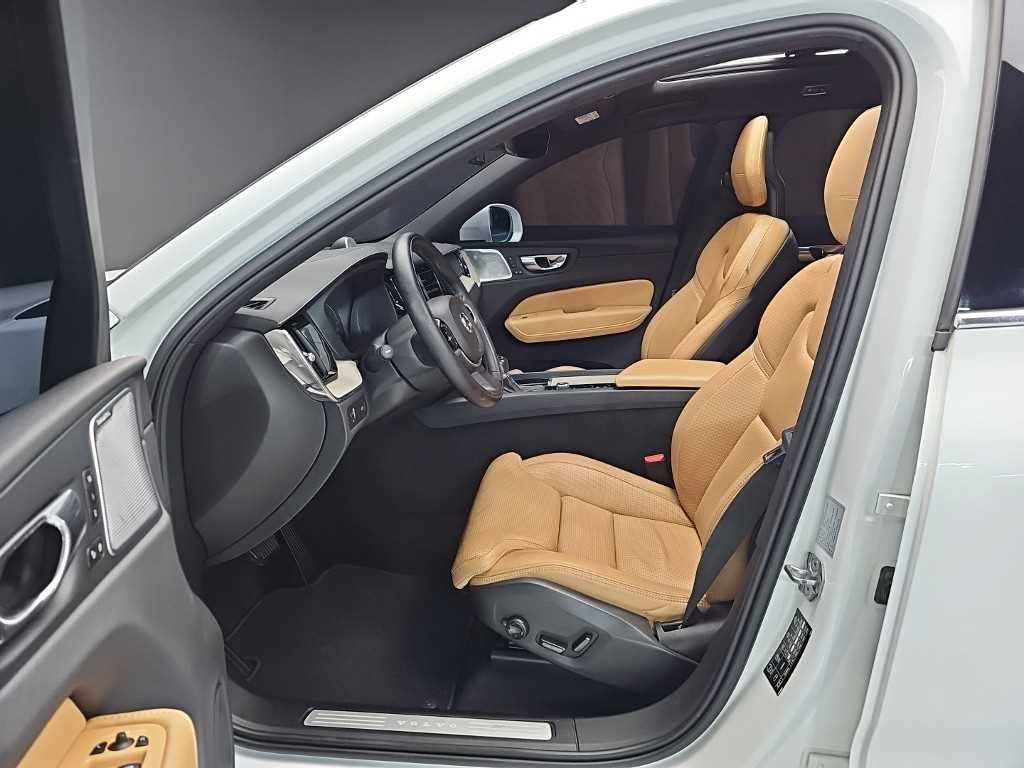 Volvo XC60 — photo 11