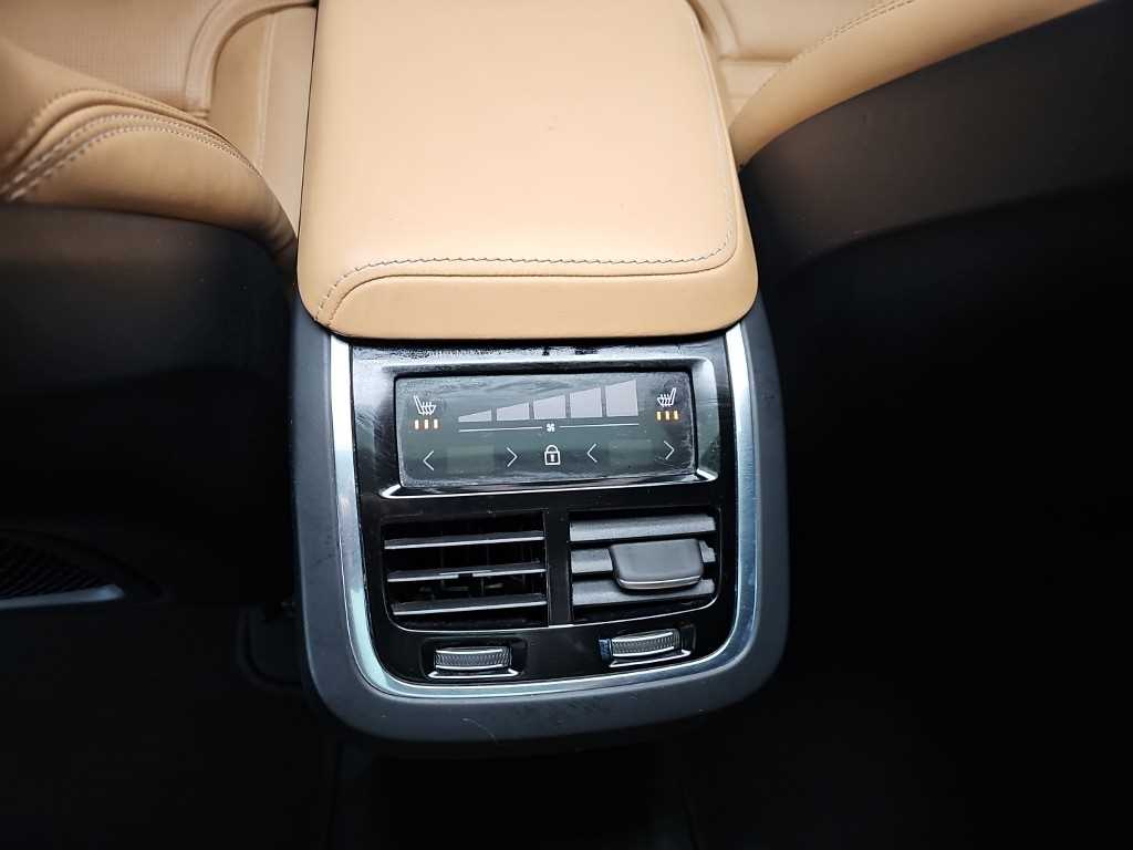 Volvo XC60 — photo 13