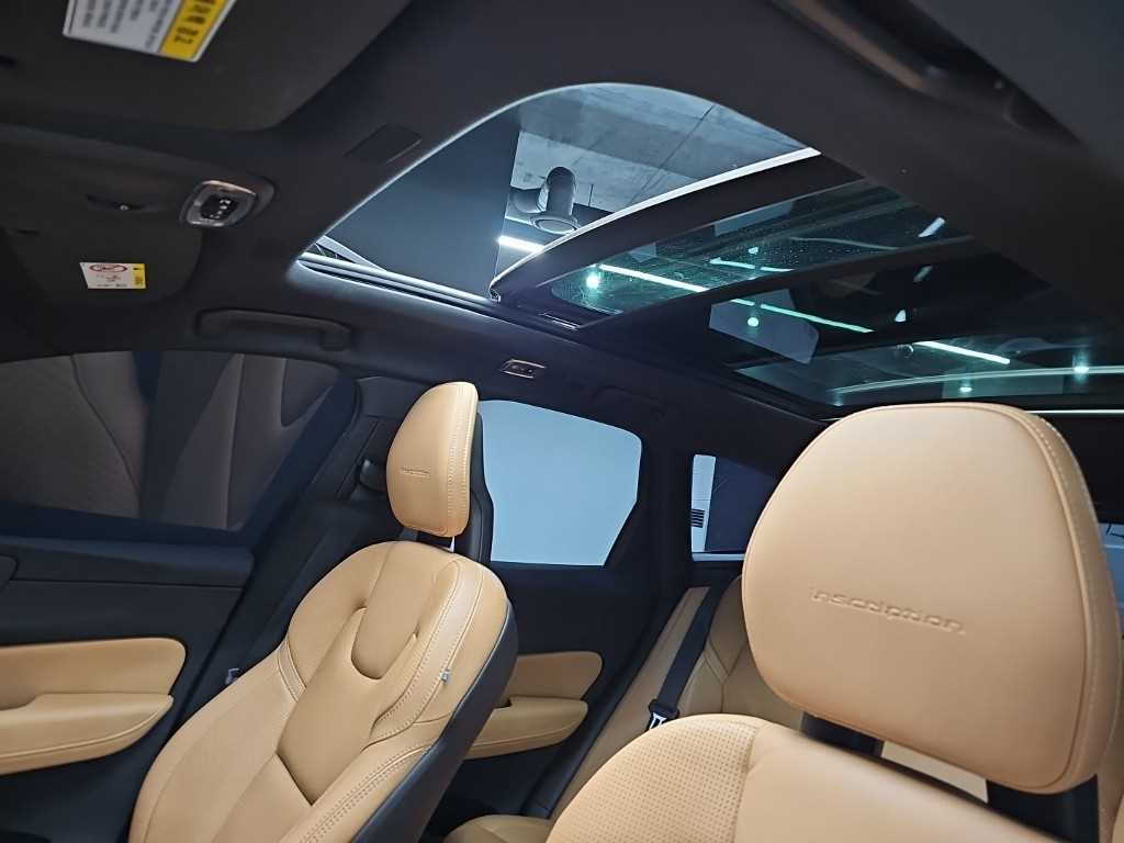 Volvo XC60 — photo 14