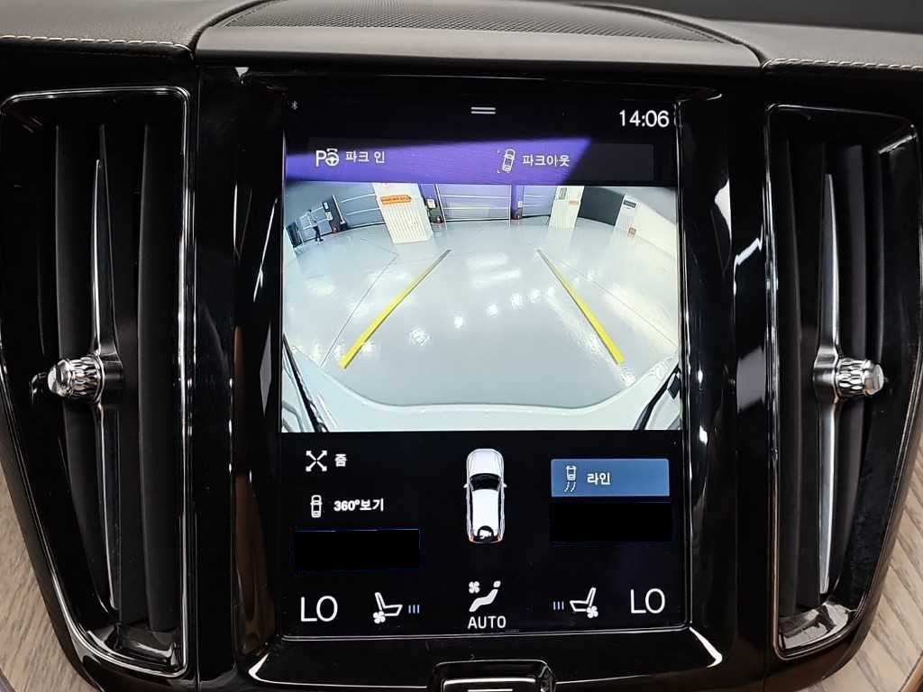 Volvo XC60 — photo 16