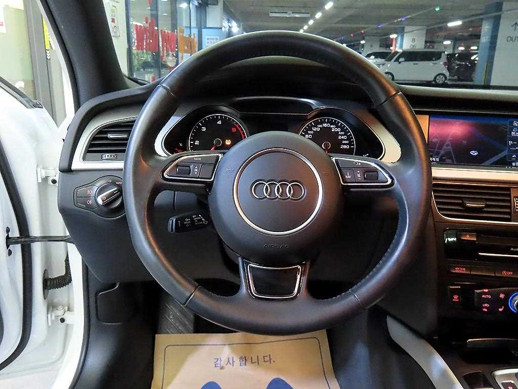 Audi A4 — photo 08