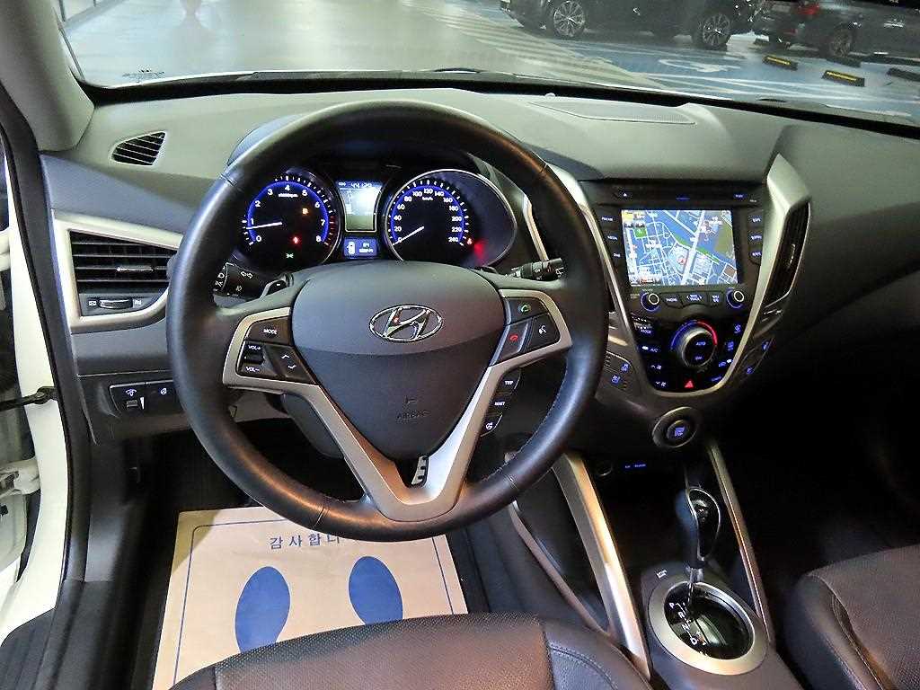 Hyundai Veloster — photo 08