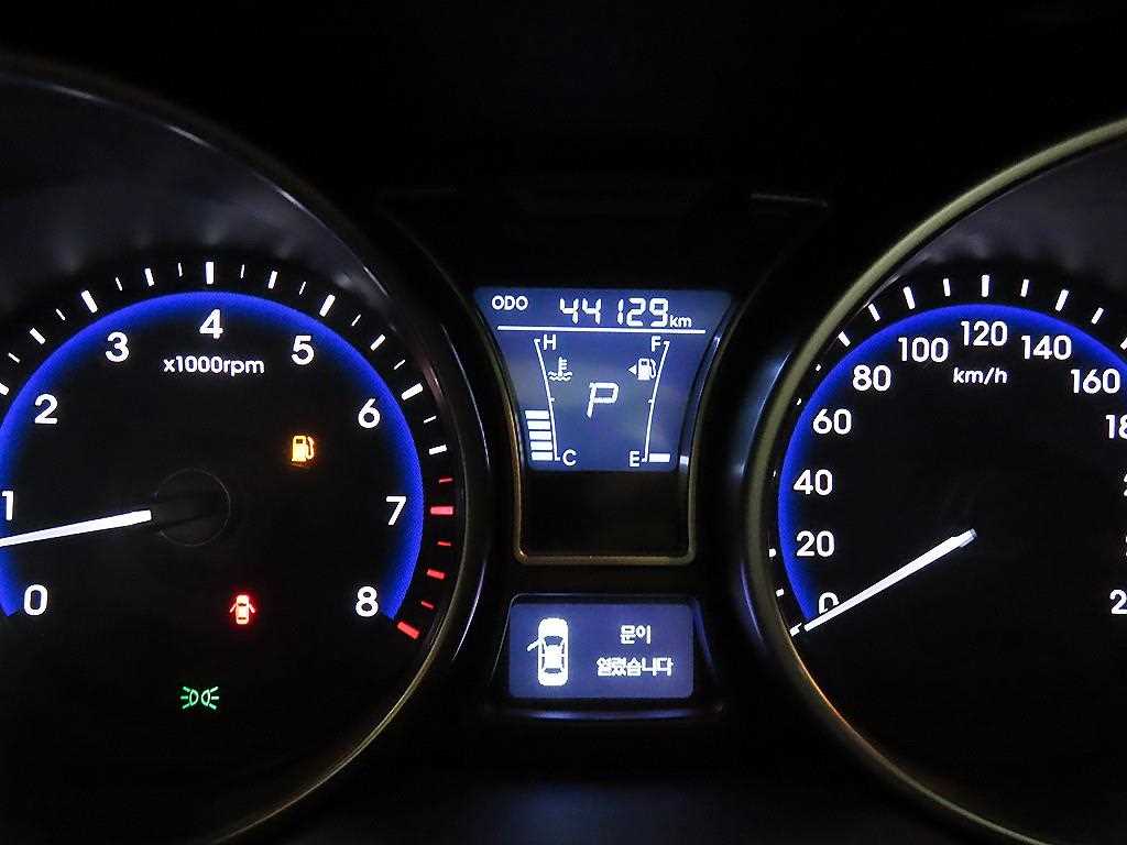 Hyundai Veloster — photo 09