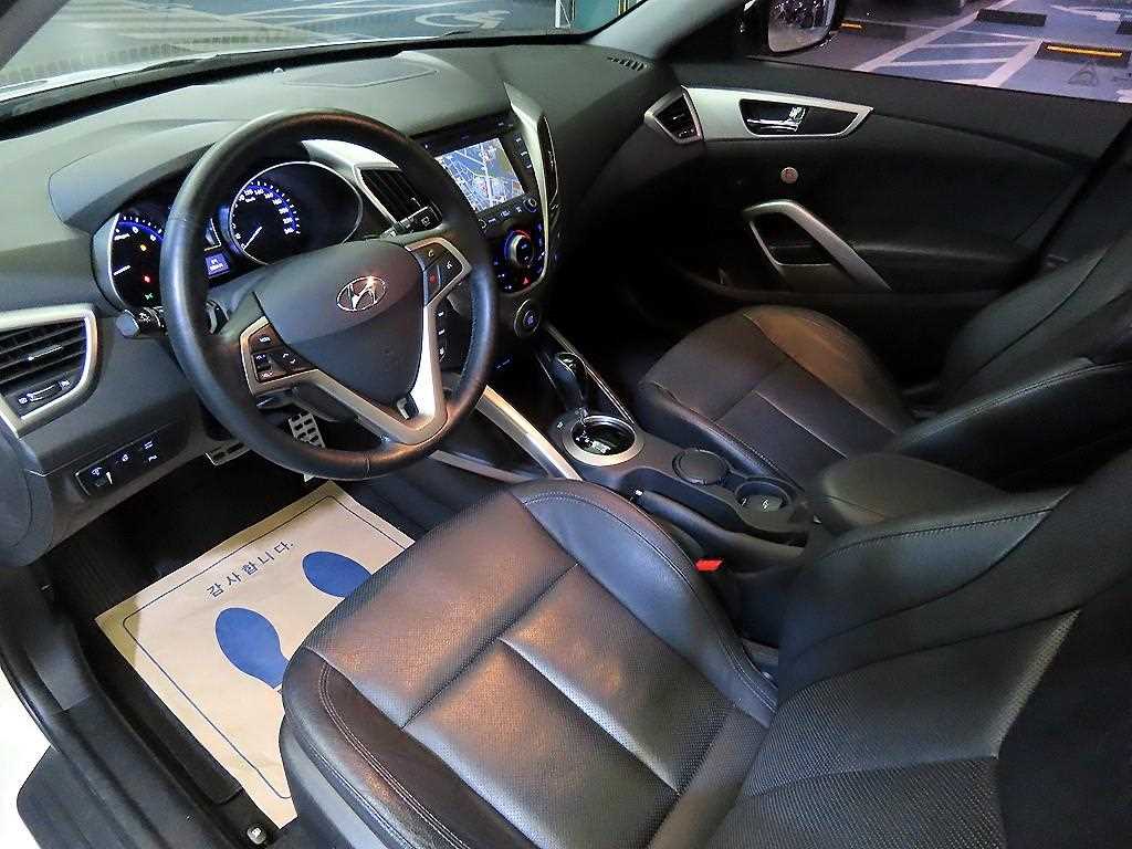 Hyundai Veloster — photo 10