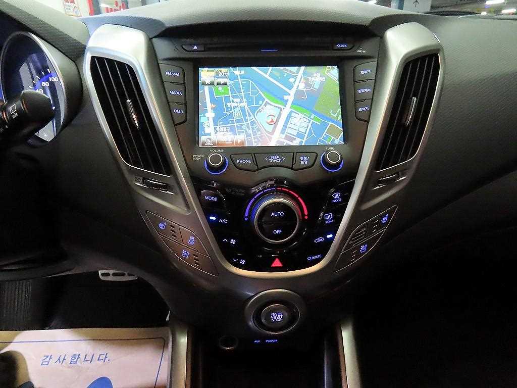 Hyundai Veloster — photo 11