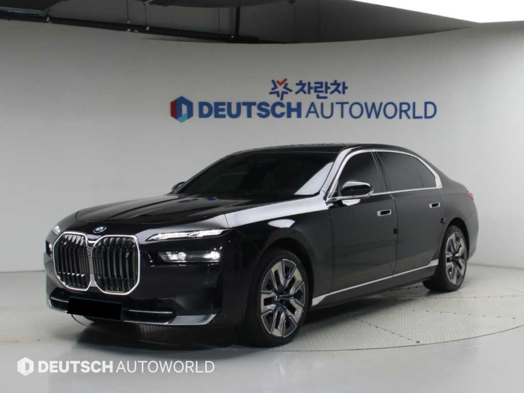 BMW i7 — photo 01
