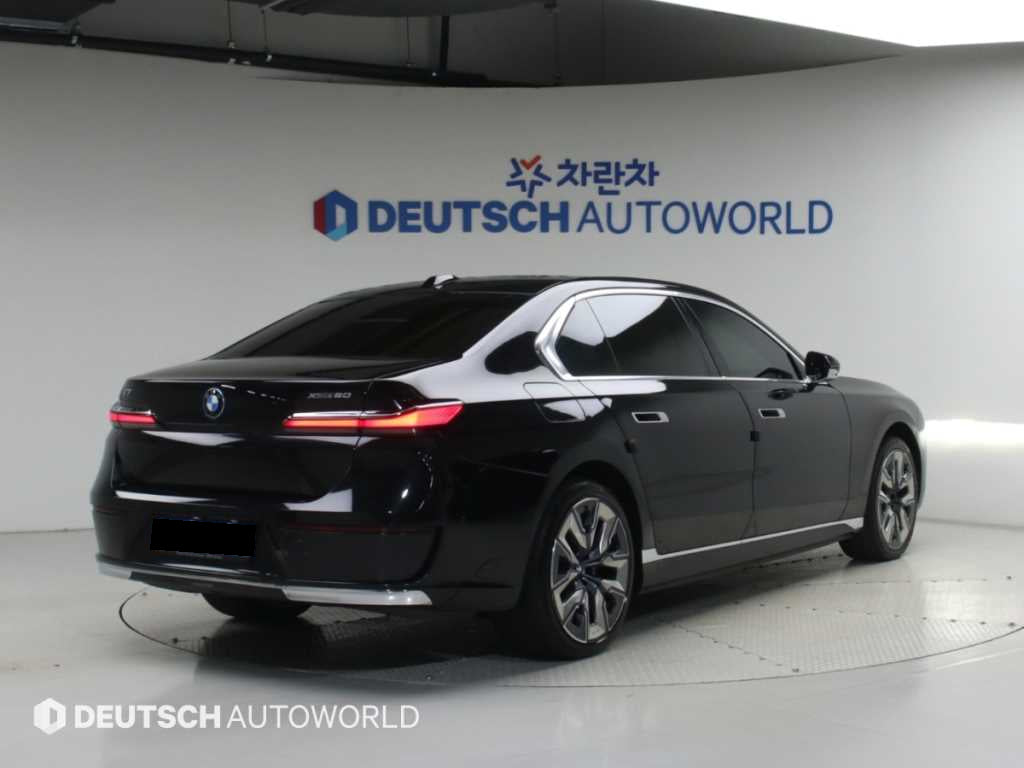 BMW i7 — photo 02