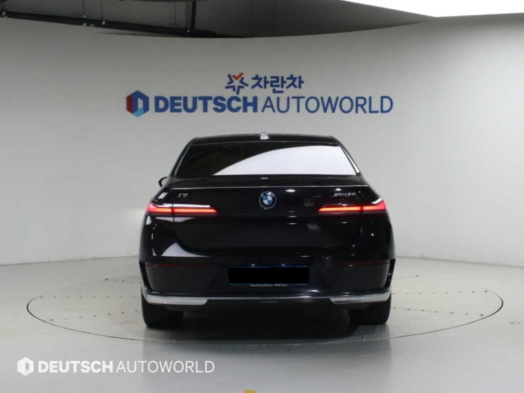 BMW i7 — photo 04