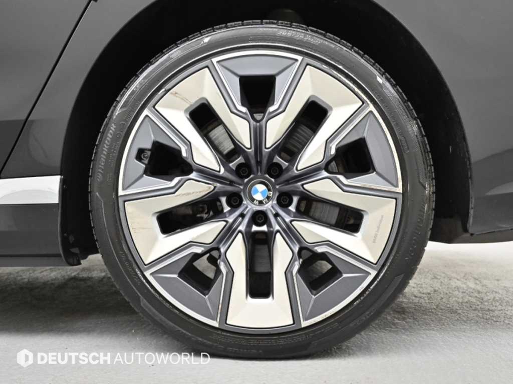 BMW i7 — photo 05