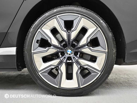 BMW i7 — photo 05