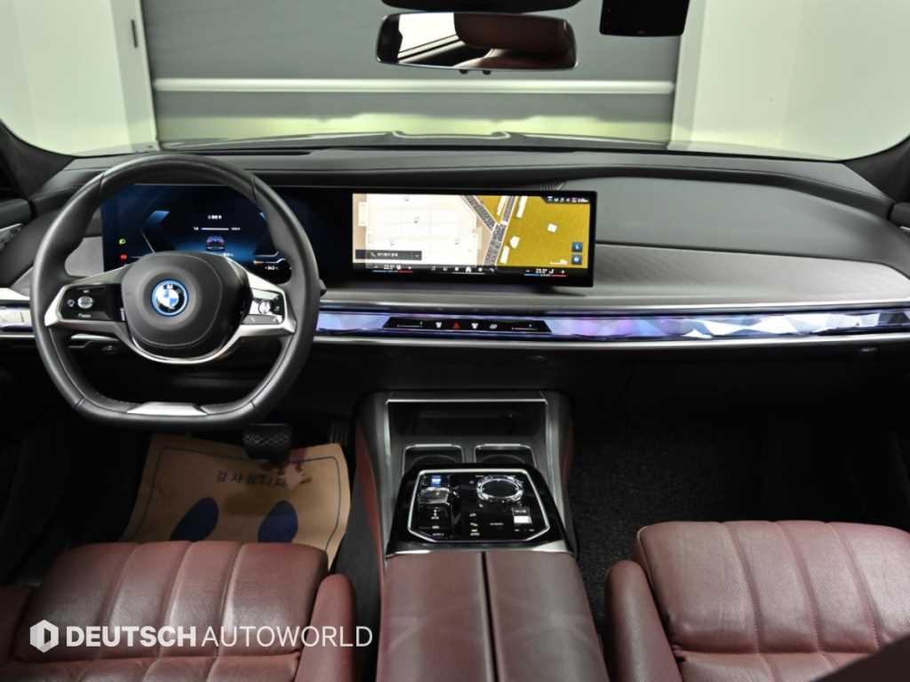 BMW i7 — photo 07