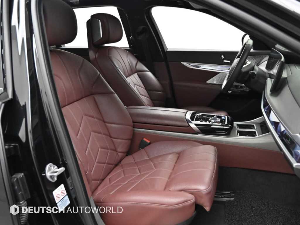 BMW i7 — photo 10