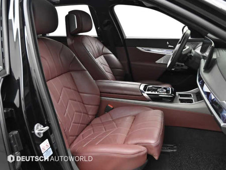 BMW i7 — photo 10