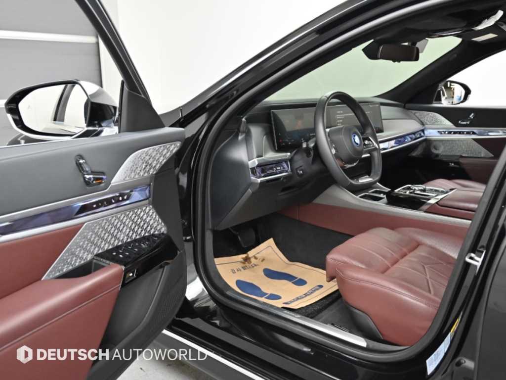 BMW i7 — photo 11