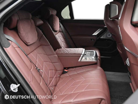 BMW i7 — photo 12