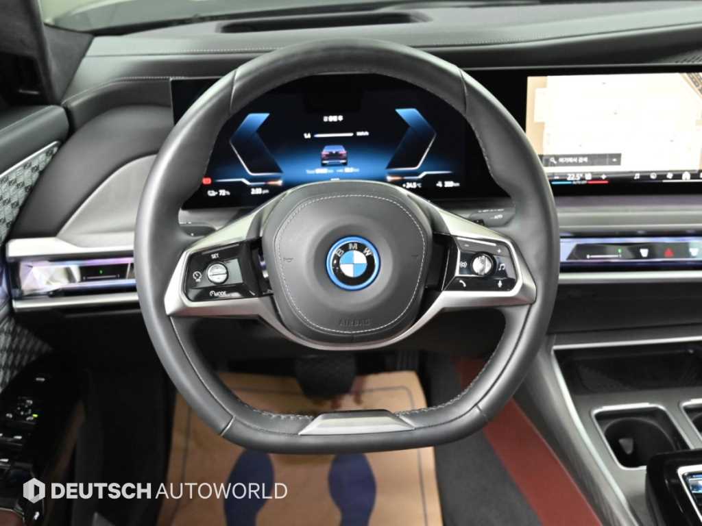BMW i7 — photo 13