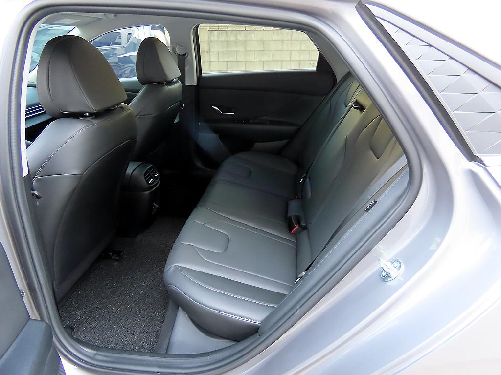 Hyundai Avante — photo 06