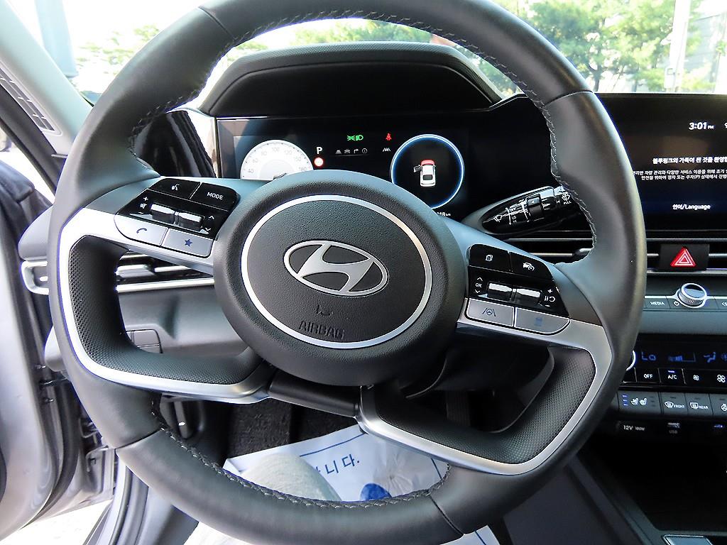 Hyundai Avante — photo 08