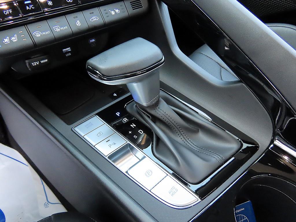 Hyundai Avante — photo 10