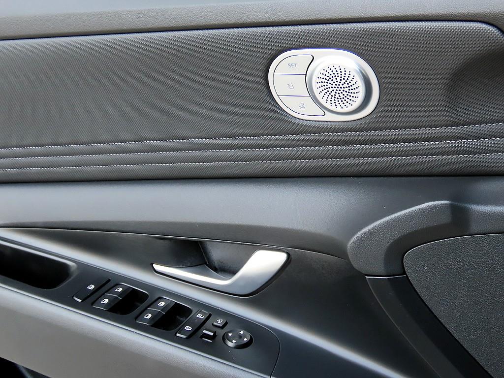 Hyundai Avante — photo 11