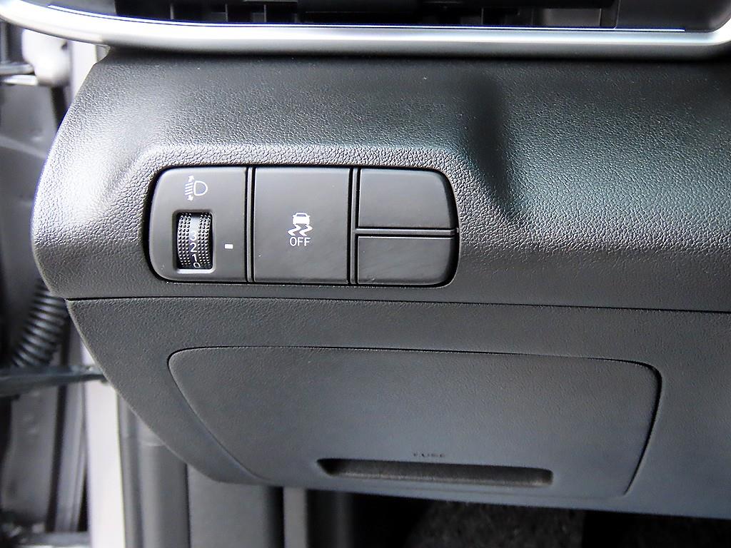 Hyundai Avante — photo 12