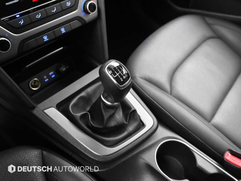 Hyundai Avante — photo 09