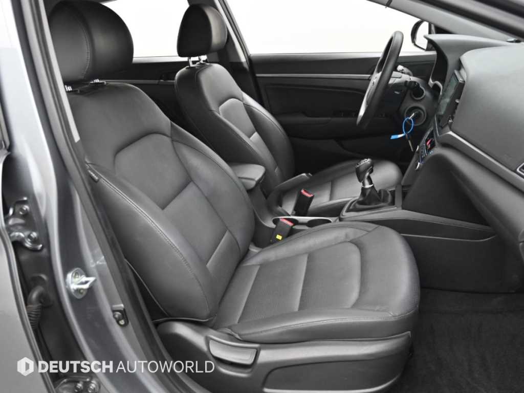 Hyundai Avante — photo 10