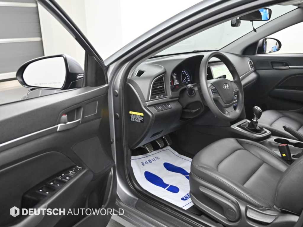 Hyundai Avante — photo 11