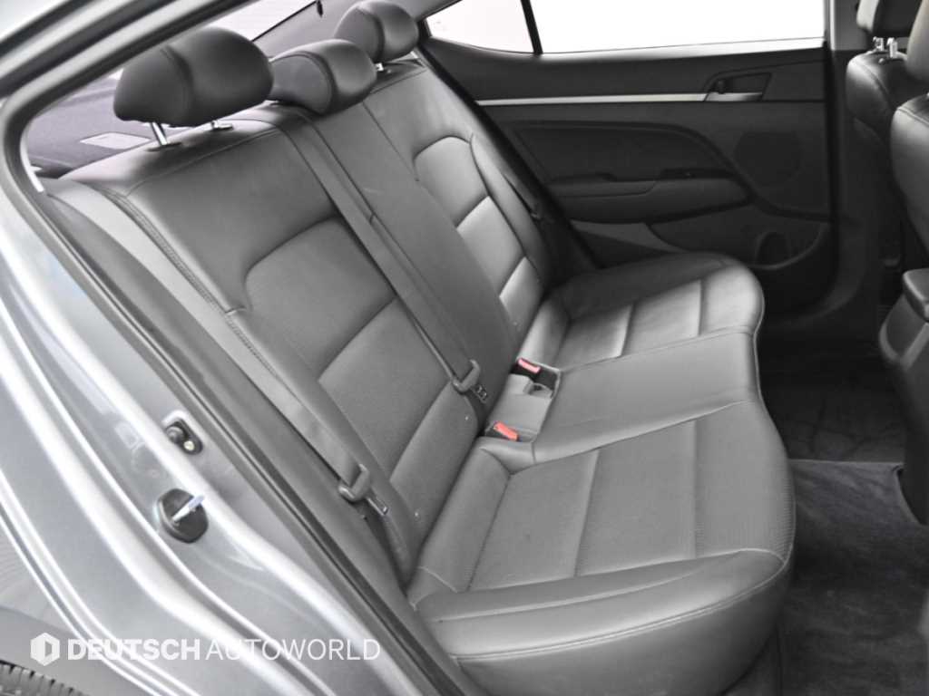 Hyundai Avante — photo 12