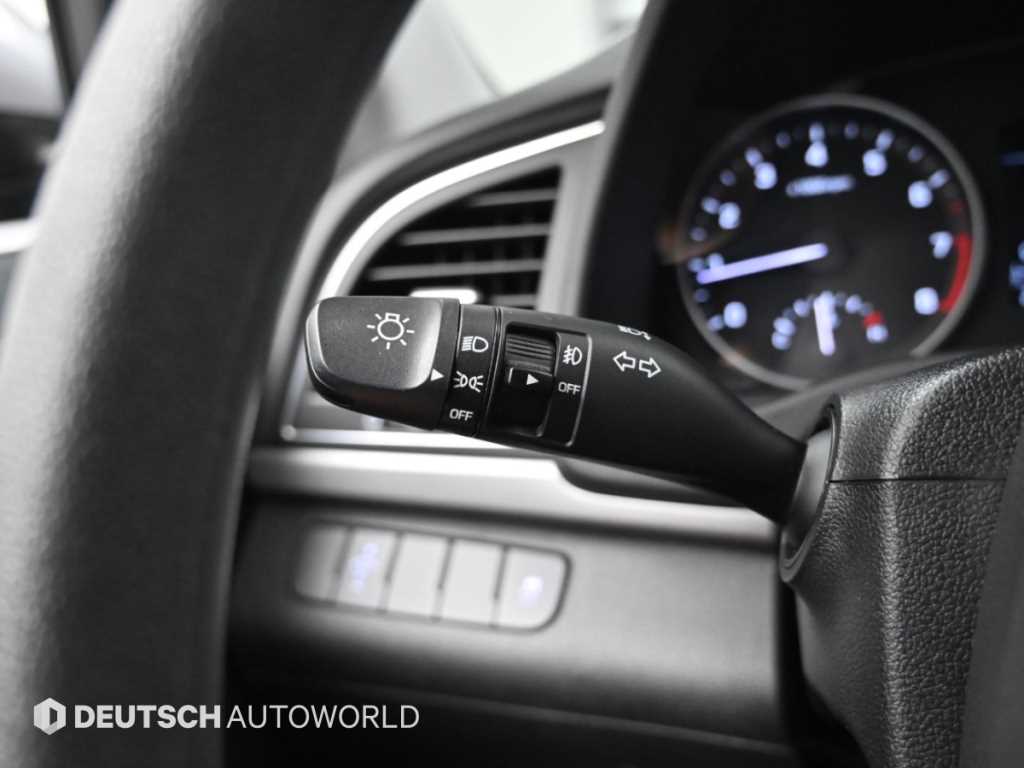 Hyundai Avante — photo 16