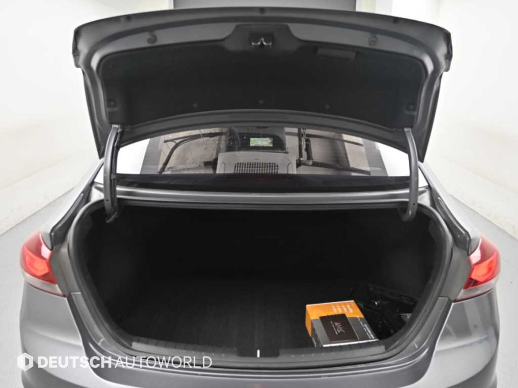 Hyundai Avante — photo 19