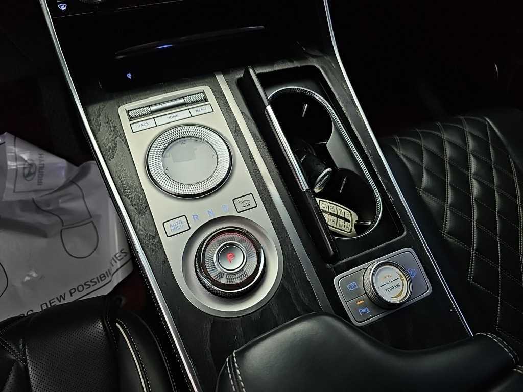 Genesis GV80 — photo 08