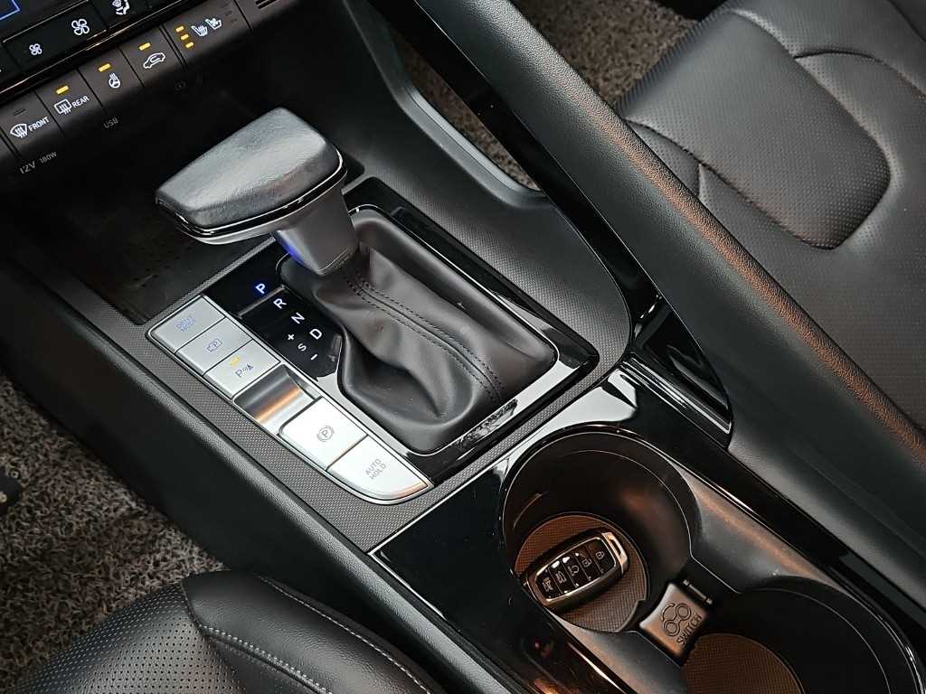 Hyundai Avante — photo 08