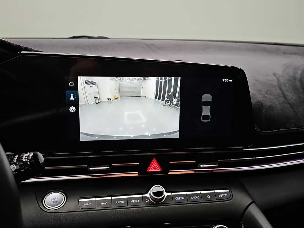 Hyundai Avante — photo 16