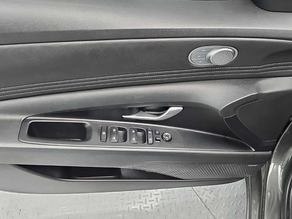Hyundai Avante — photo 17