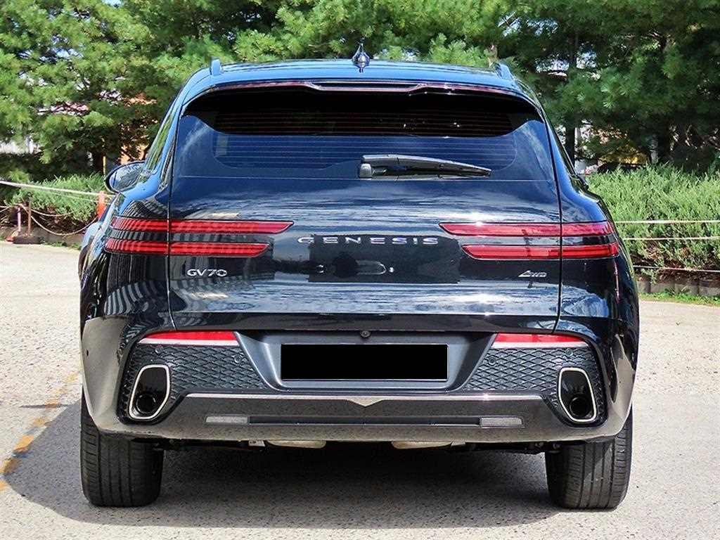 Genesis GV70 — photo 04
