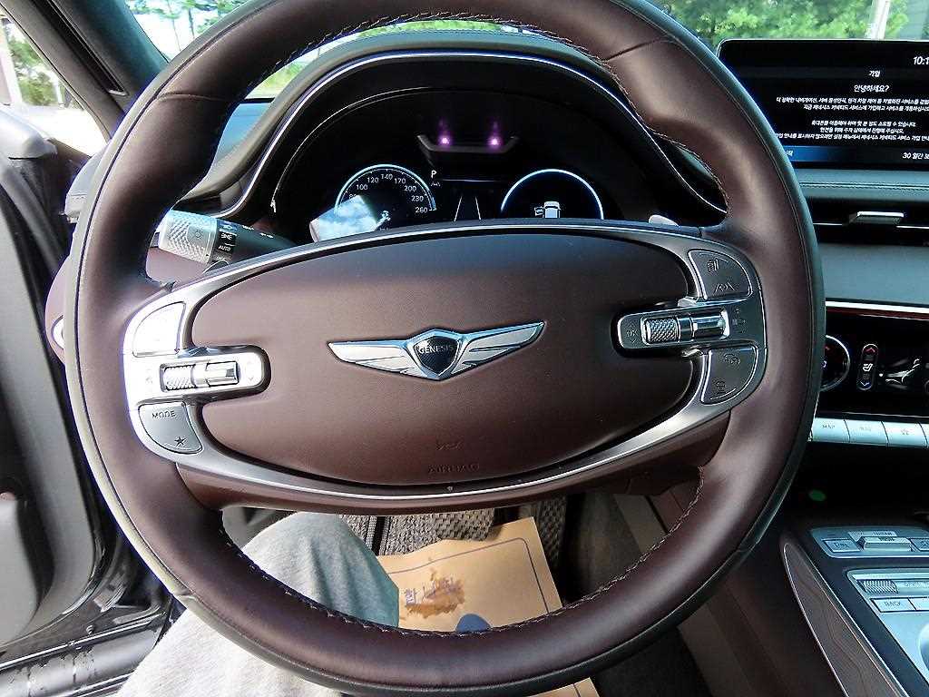 Genesis GV70 — photo 08