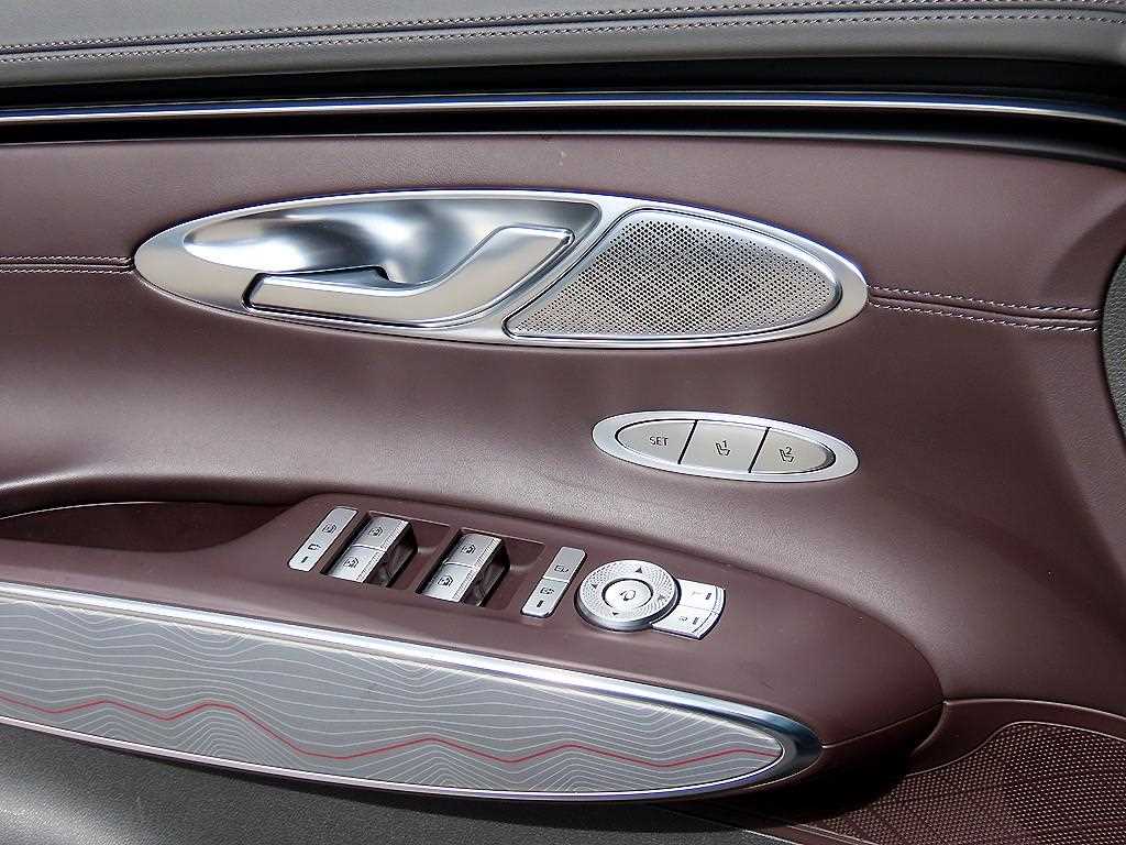 Genesis GV70 — photo 12