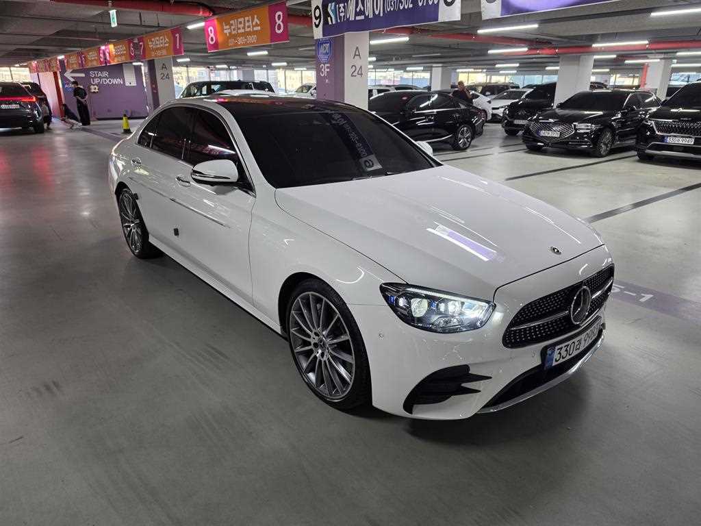 Mercedes-Benz E-Class — photo 01