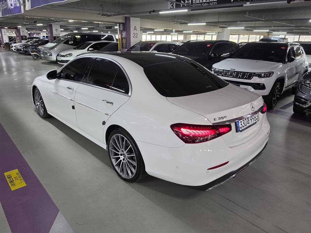 Mercedes-Benz E-Class — photo 04