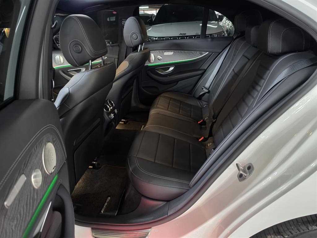 Mercedes-Benz E-Class — photo 08