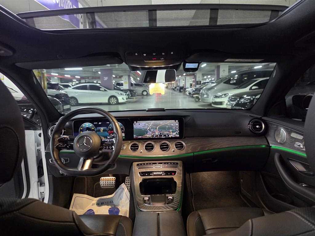 Mercedes-Benz E-Class — photo 09