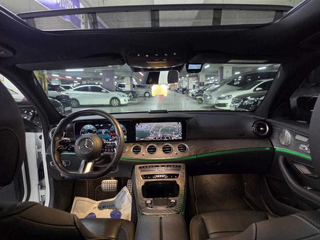 Mercedes-Benz E-Class — photo 09