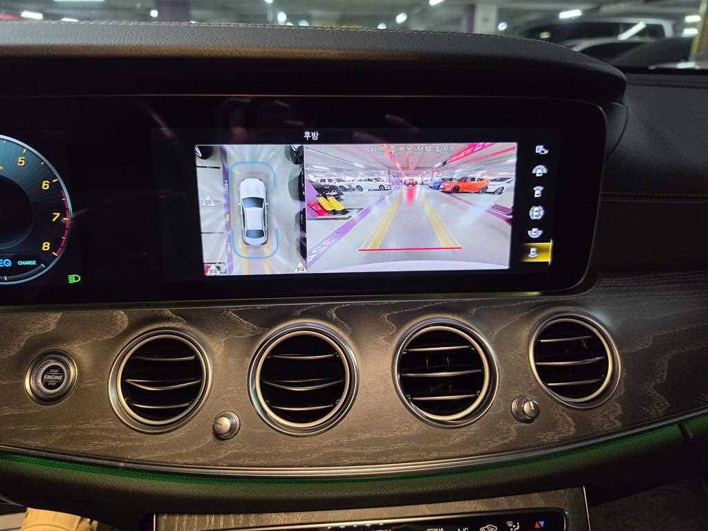 Mercedes-Benz E-Class — photo 11