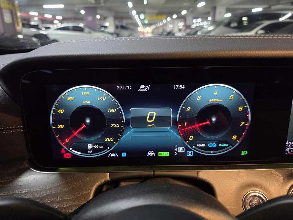 Mercedes-Benz E-Class — photo 13
