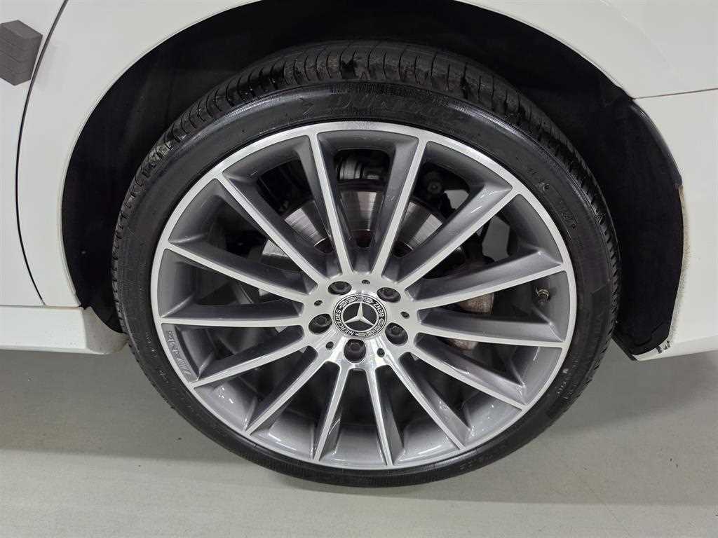 Mercedes-Benz E-Class — photo 18