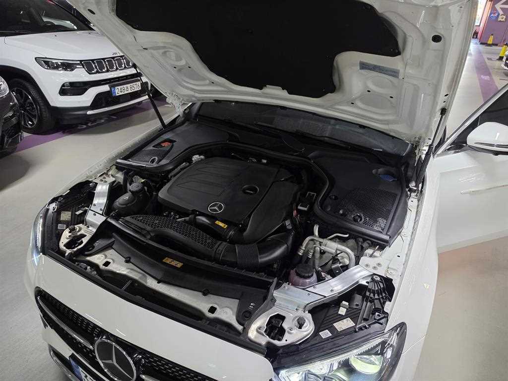 Mercedes-Benz E-Class — photo 20