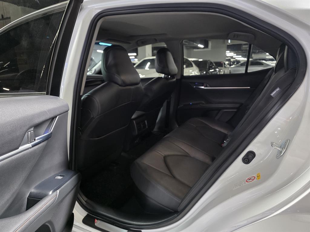 Toyota Camry — photo 08