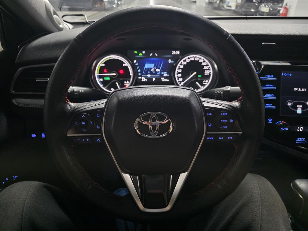 Toyota Camry — photo 09