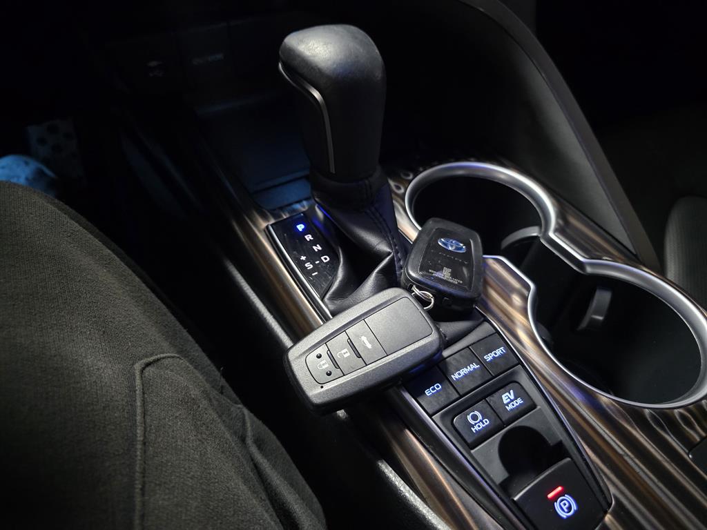 Toyota Camry — photo 10